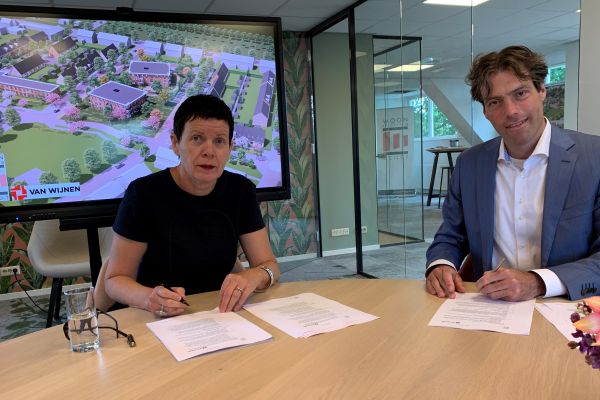 Ondertekening overeenkomst WOONstichting Gendt en Van Wijnen