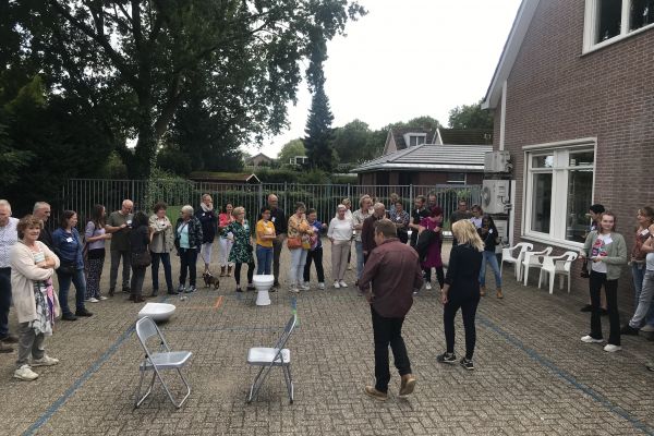 Nieuwe bewoners nemen kijkje op de bouw en maken kennis met WOONstichting Gendt